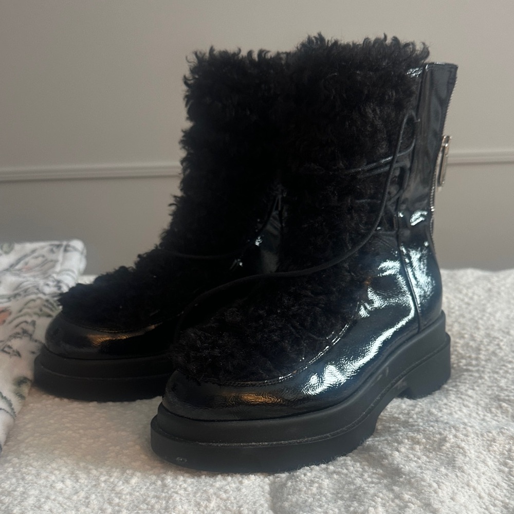 Marc Cain Deaigner Black Ankle Boots